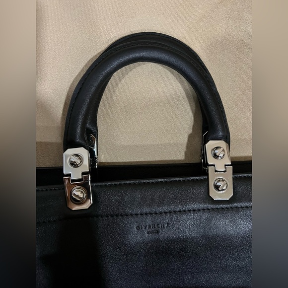 [Sold] Givenchy HDG leather purse in great condition - Picture 8 of 11